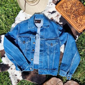 Vintage 60s 70s CLASSIC  Denim Jacket Medium Wash Button Closure By Road Runner